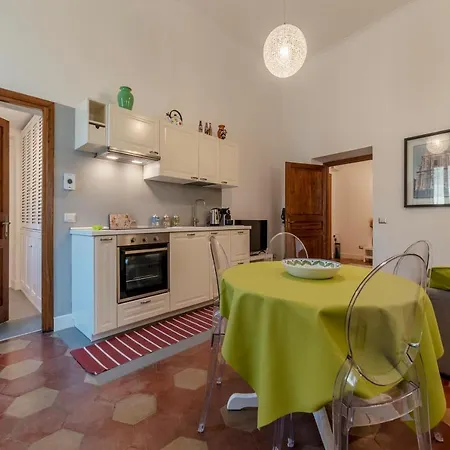 Guesthost - Largo Di Torre Argentina Apartment-3