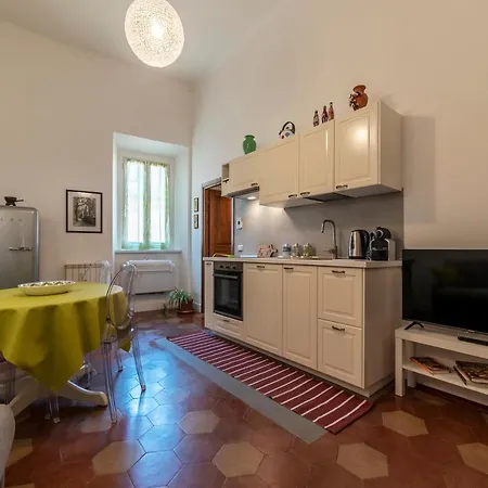 Guesthost - Largo Di Torre Argentina Apartment-2
